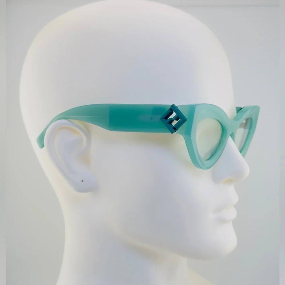 FENDI FF Diamonds Cat-eye women’s sunglasses FE401461 Light Green Frame